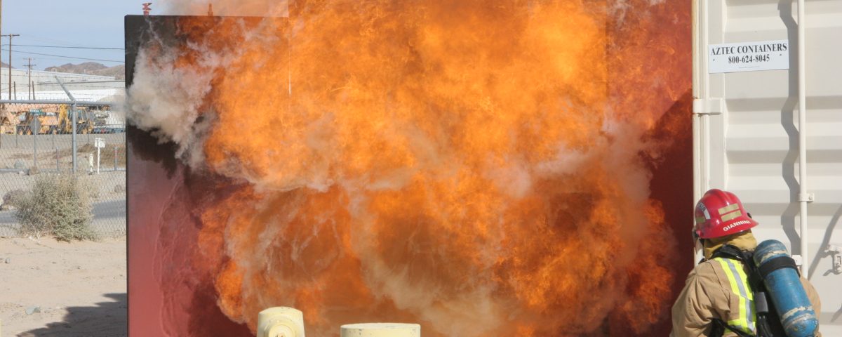بک درفت (Backdraft) و فلش اور (Flashover) در آتش‌سوزی | تفاوت‌ها، علائم و روش‌های پیشگیری