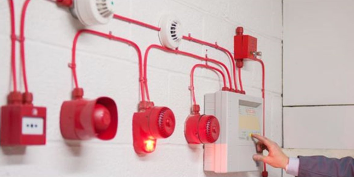 اهمیت ضوابط آتش‌نشانی در ساختمان‌ها و استانداردهای ایمنی حریق