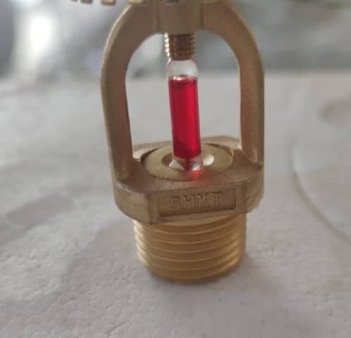 اسپرینکلر بالا‌زن (Upright Sprinkler) چیست و چه کاربردی در اطفای حریق دارد؟ + مزایا، عملکرد و استانداردهای نصب