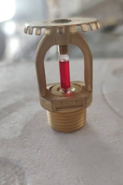 اسپرینکلر بالازن (Upright Sprinkler) چیست و چه کاربردی در اطفای حریق دارد؟ + مزایا، عملکرد و استانداردهای نصب